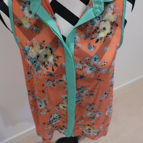 Floral Sleeveless Top with Collar - Picture 4 of 6